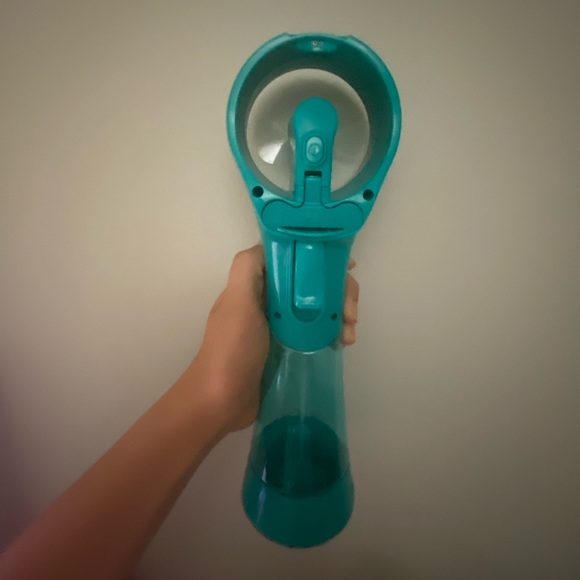 02COOL handheld AA battery powered water misting fan (batteries not included) - Picture 2 of 3